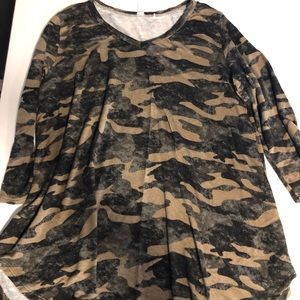 Honeyme camo blouse size large